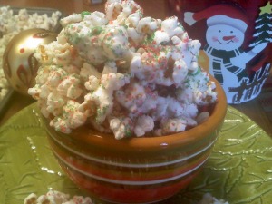 ~White Chocolate Christmas Popcorn!
